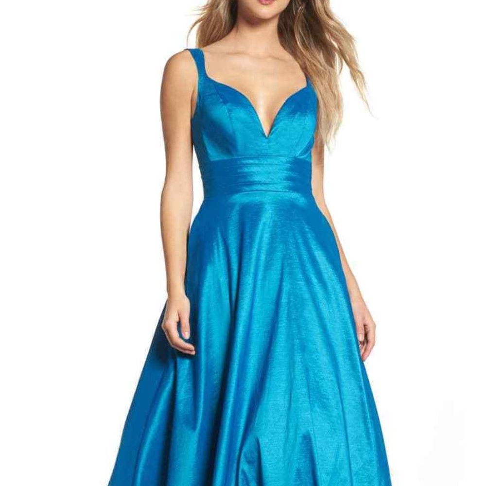 MAC DUGGAL PLUNGE NECK PEACOCK BALL-GOWN sz 6